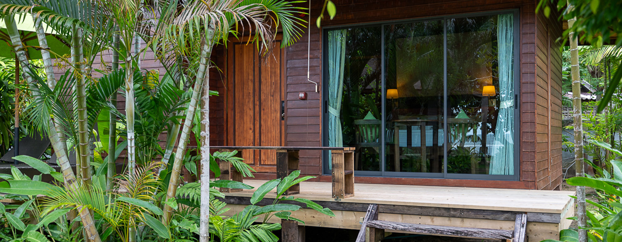 Home-Deluxe-Sea-View-Rooms-image01